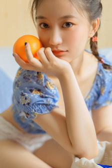 一男一女打扑克牌